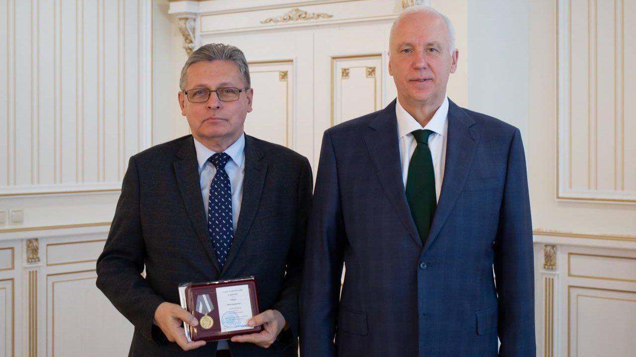 Рифата Сабитова наградили медалью "За содействие" Следственного комитета России